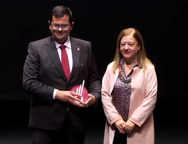 José Antonio Molina recoge el Premio El Meteorito